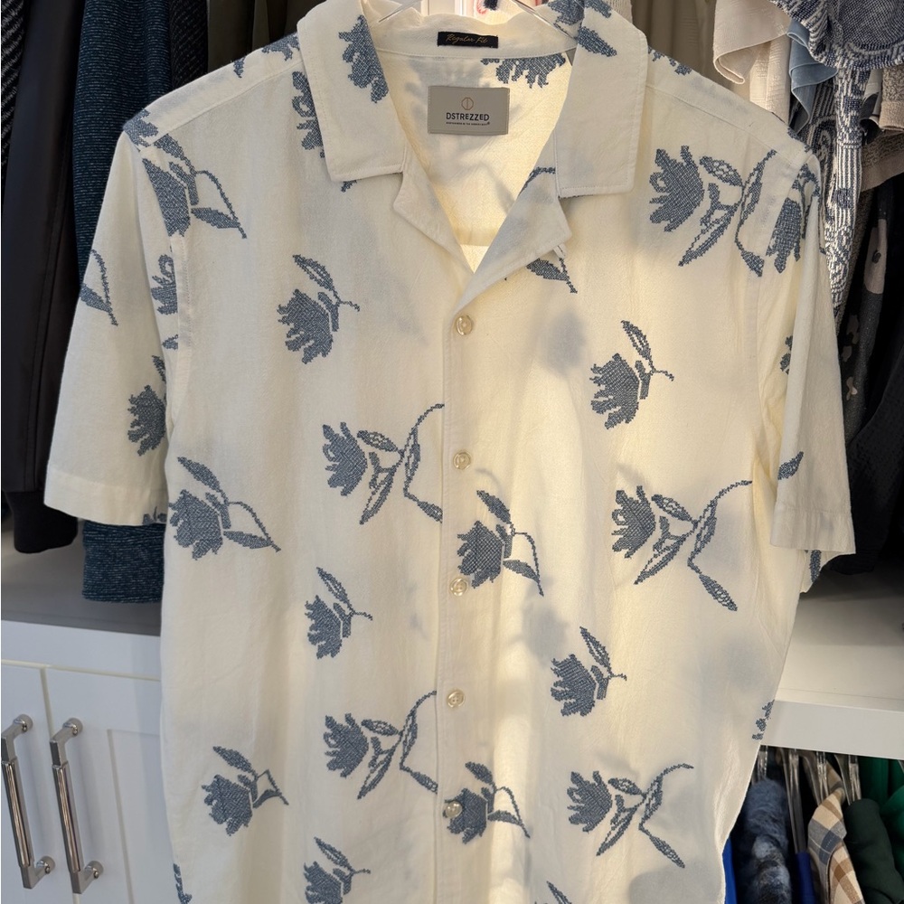 DStrezzed Jaxen Gray button down T shirt Men’s